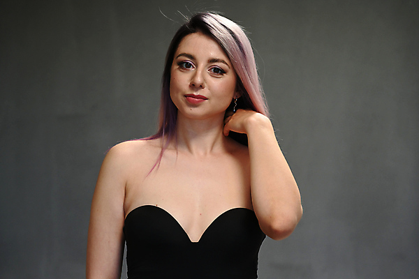 포토 JPG 해외이미지 백인 모델 1 학생 라이프스타일 손 응시 여자 행복 얼굴 포즈 백그라운드 성공 노동자 갈색머리 실내 건강 한명 사람 동양인 정장 성인 10대 뷰티 유행 흰색 업무 자신감 닫기 긍정 내추럴 경영 고립 돌봄 스타일 해외202309 해외포토 서양인 직업 헤어스타일 시선 옷 감정 컬러 컨셉 비즈니스 모션 청소년 인종 내부 생활 신체부위 작업 파일형식