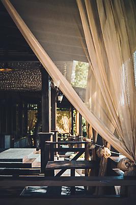 포토 JPG 해외이미지 전통 라이프스타일 외관 유럽 커피 음식 여행 의자 건축양식 탁자 휴가 휴식 거리 서브 사람 사람없음 야외 식당 식사 저녁식사 카페 낭만 수확 덮개 도시 보행로 분위기 우아함 타운 프랑스어 점심식사 랜드마크 스타일 파리(프랑스) 비어있는 해외202309 해외포토 문자 건축 나라 길 음료 가구 컨셉 농업 생활 상점 뚜껑 파일형식