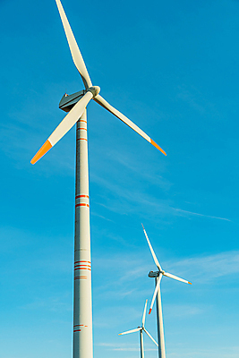 포토 JPG 해외이미지 모션 바람 사람없음 농장 환경 힘 재활용 풍차 발전기 발전소 에너지 그린에너지 풍력에너지 역 제조 보호 에코 친환경 생태계 프로펠러 회전 자원 세대 모터 혁명 개발 기후변화 생태학 요금 전압 효율 힘찬 공급 해외202309 해외포토 자연요소 교육 컨셉 농업 교통시설 날씨 변화 파일형식