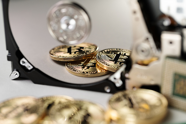 포토 JPG 해외이미지 이동 컨셉 돈 인터넷 비즈니스 미래 사람없음 금융 경제 컴퓨터 디지털 동전 자료 웹 거래 운전 정보 디스크 네트워크 시장 황금 암호 발굴 심볼 무역 파일 보안 투자 상업 전자 수납 지원 치유 하드웨어 가상 해외202309 해외포토 산업 모션 안전 전자제품 재산 질병 파일형식