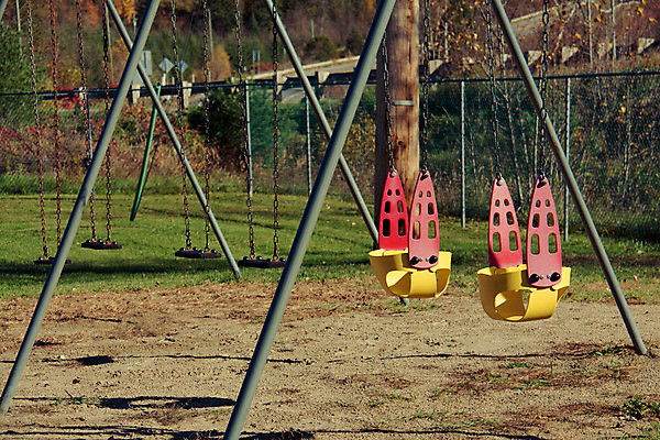 포토 JPG 해외이미지 계절 공원 행복 어린이 컬러 컨셉 잎 오렌지 모션 자연 놀이 바람 사람 사람없음 야외 목재 빛 컬러풀 운동 뷰티 노란색 정원 활발 기쁨 장비 금지 슬픔 황금 고독 놀이터 소프트포커스 왼쪽 오브젝트 그네 내추럴 옛날 우울증 비어있는 해외202309 해외포토 자연요소 나무 식물 공공시설 감정 과일 재료 날씨 촬영기법 건강 질병 방향 생태계 파일형식