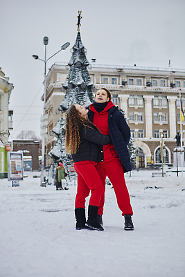 포토 JPG 해외이미지 백인 라이프스타일 커플 여자 남자 행복 겨울 가족 관계 자연 휴가 함께함 사랑 사람 성인 야외 두명 뷰티 기쁨 추위 흰색 숲 해외202309 해외포토 서양인 계절 감정 컬러 컨셉 생활 생태계 파일형식