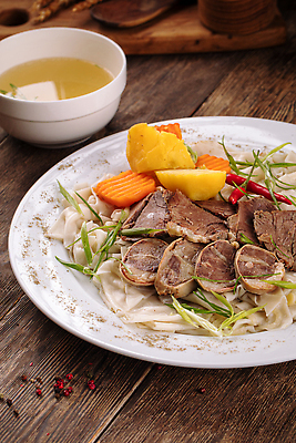 포토 JPG 해외이미지 전통 접시 음식 부분 육류 요리 동양인 사람없음 세로 식사 저녁식사 뜨거움 반죽 삶기 맛있는 해외202309 해외포토 식기 식재료 인종 파일형식