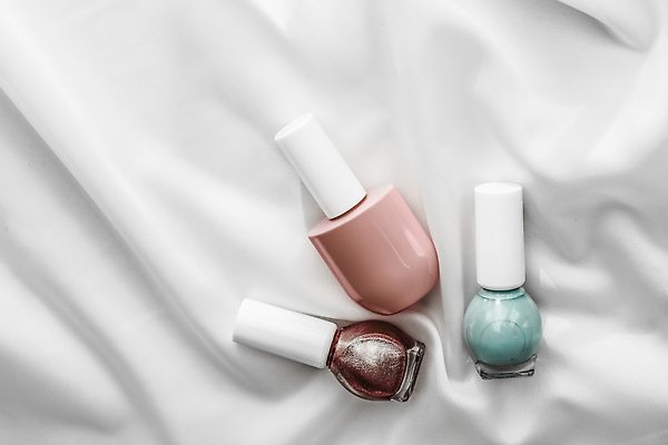 포토 JPG 해외이미지 백그라운드 사람없음 갈색 우아함 흰배경 매니큐어 구김 카피스페이스 해외포토 컬러 컨셉 모션 화장품 공백 흰색 파일형식