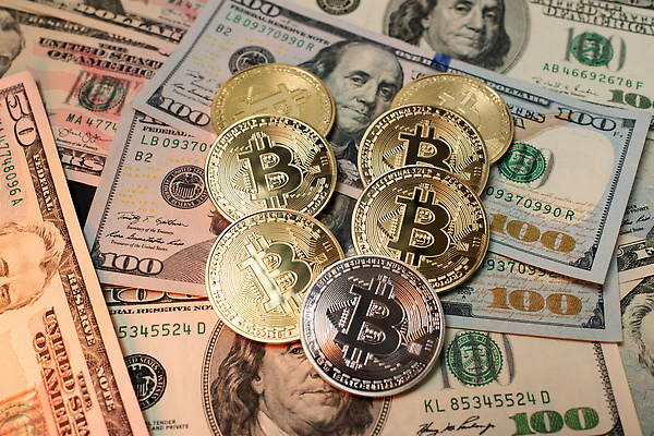 포토 JPG 해외이미지 물결 돈 사람없음 금융 경제 컴퓨터 달러 금속 디지털 동전 블록 저축 유로 시장 황금 암호 주식 발굴 심볼 무역 투자 전자 가스 계산서 매각 가상 해외202309 해외포토 산업 비즈니스 재질 전자제품 재산 파일형식