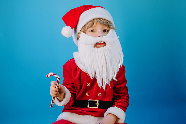 포토 JPG 해외이미지 행복 감정 어린이 크리스마스 겨울 휴가 전등 새해 주택 기념 선물 한명 소년 장식 크리스마스트리 산타클로스 축제 희망 기쁨 꿈 축하 아기 12월 마법 우크라이나 크리스마스이브 클라우스 해외202309 해외포토 1 계절 기념일 남자 유럽 컨셉 조명 사람 건물 날짜 파일형식