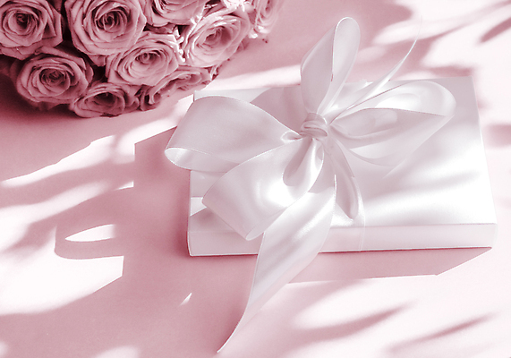 포토 JPG 해외이미지 행복 리본 분홍색 꽃다발 사랑 사람없음 선물상자 로맨틱 해외202309 해외포토 꽃 감정 컬러 컨셉 선물 상자 파일형식