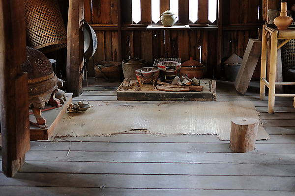 포토 JPG 해외이미지 전통 음식 태국 주방용품 주택 사람없음 내부 목재 주방 수확 냄비 난로 복고 숯 옛날 해외202309 해외포토 나무 아시아 생활용품 농업 재료 건물 솥 난방기 파일형식