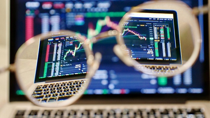 포토 JPG 해외이미지 안경 돈 비즈니스 사람없음 금융 노트북 동전 거래 유로 점 신용카드 작업실 지갑 암호 구매 프리랜서 해외202309 해외포토 직업 잡화 경제 전자제품 쇼핑 재산 파일형식