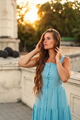 포토 JPG 해외이미지 나무 여행 백그라운드 크리스마스장식 크리스마스 겨울 건축양식 휴가 전등 조명 새해 한명 야외 장식 빛 컬러풀 크리스마스트리 노란색 축제 등불 도시 야간 소프트포커스 큼 보케 야광 광 깜빡이다 해외202309 해외포토 자연요소 식물 1 계절 기념일 건축 컬러 촬영기법 사람 크기 파일형식