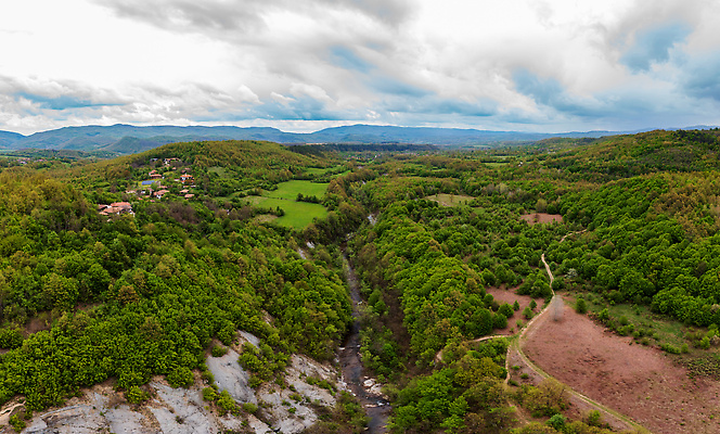포토 JPG 해외이미지 공원 유럽 여행 백그라운드 자연 하늘 휴가 산 안테나 사람없음 야외 물 강 뷰티 평화 환경 계곡 놀람 폭포 하이킹 젖음 흐름 신선 정상 숲 언덕 내추럴 드론 랜드마크 불가리아 전국 파라다이스 해외202309 해외포토 자연요소 공공시설 감정 나라 컨셉 통신 레저 표정 생태계 파일형식 남유럽