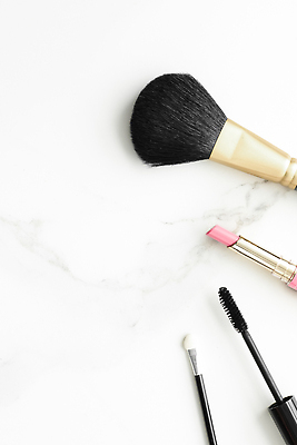 포토 JPG 해외이미지 백그라운드 사람없음 립스틱 고급 마스카라 대리석 메이크업브러쉬 해외202309 해외포토 컨셉 재료 화장품 붓 파일형식