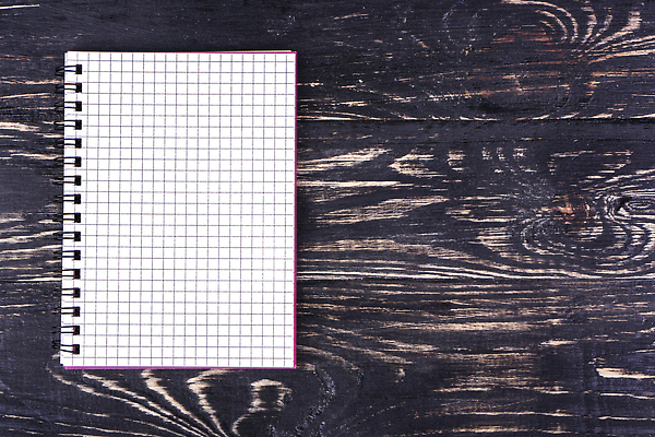 포토 JPG 해외이미지 종이 백그라운드 나선형 사람없음 목재 다이어리 쪽지 공책 어둠 공백 흰색 반지 오픈 오브젝트 싱글 페이지 철사 바인더 패드 고립 비어있는 해외202309 해외포토 나무 컬러 무늬 재료 장신구 문구용품 사무용품 파일형식