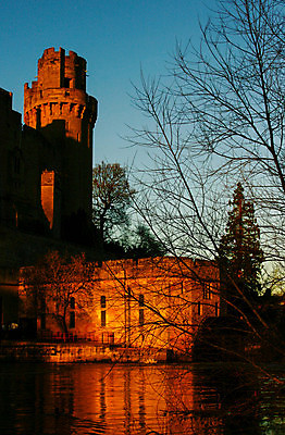 포토 JPG 해외이미지 구름 영어 유럽 건축양식 하늘 영국 잉글랜드 주택 사람없음 건물 초록색 탑 정원 힘 회색 가을 바위 중세 역사 재산 공격 땅 흔적 흐림 옛날 해외202309 해외포토 자연요소 문자 건축물 계절 건축 나라 컬러 모션 날씨 금융 돌_바위 파일형식