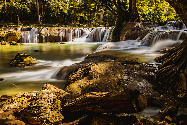포토 JPG 해외이미지 나무 선 백그라운드 태국 자연 벽지 산 사람없음 초록색 물 뷰티 평화 환경 정원 봄 폭포 흐름 개울 숲 열대우림 즐거움 장노출 암초 해외202309 해외포토 자연요소 식물 계절 감정 아시아 컬러 컨셉 촬영기법 강 생태계 파일형식