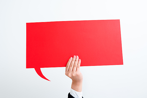 포토 JPG 해외이미지 손 종이 백그라운드 말풍선 아이디어 들기 신체부위 빨간색 카피스페이스 해외202309 해외포토 컬러 컨셉 모션 사람 공백 파일형식