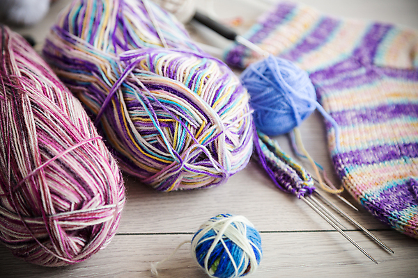 포토 JPG 해외이미지 양말 따뜻함 사람없음 뜨개질 털실 공예 부드러움 실타래 뜨개도구 코바늘 해외202309 해외포토 취미 도구 감각 실 파일형식