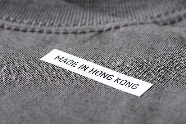 포토 JPG 해외이미지 옷 컬러 셔츠 티셔츠 텍스트 사람없음 꼬리표 라벨 상점 직물 면 클래식 닫기 제조 상품 묘사 질감 홍콩 스타일 해외202309 해외포토 컨셉 상의 모션 프레임 중국 파일형식