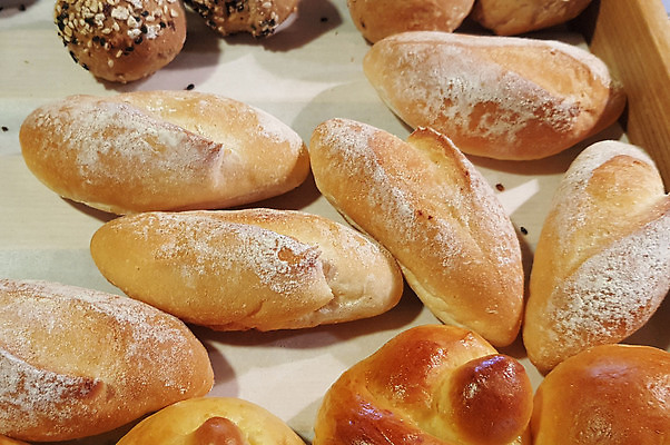 포토 JPG 해외이미지 음식 빵 백그라운드 패턴 공 휴가 요리 사람없음 목재 빛 갈색 주방 식사 저녁식사 카페 빵집 흰색 원형 황금 닫기 달콤 맛 아침식사 작음 두루마리 밀 굽기 만들기 밀가루 부드러움 통조림 점심식사 곰팡이 미니 이스트 해외202309 해외포토 도형 나무 컬러 컨셉 무늬 재료 모션 곡류 상점 감각 크기 가루 구이 파일형식