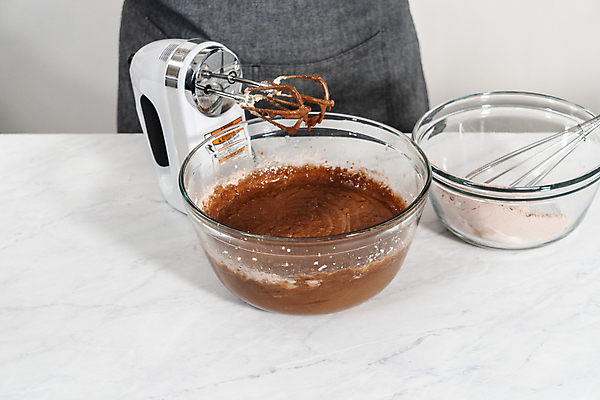 포토 JPG 해외이미지 음식 휴가 디저트 발렌타인데이 사탕 요리 사람없음 주방 기계 낭만 사발 달콤 굽기 준비 반죽 만들기 레시피 섞기 페스츄리 해외202309 해외포토 빵 컨셉 모션 데이이벤트 사기그릇 맛 구이 파일형식