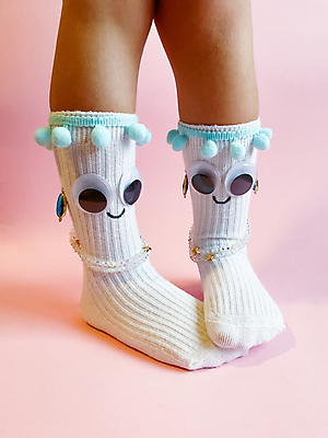 포토 JPG 해외이미지 동물 캐릭터 행복 얼굴 어린이 인형 분홍색 컬러 백그라운드 무지개 장난 비즈니스 장신구 놀이 동화 양말 창조 웃음 사람없음 장식 컬러풀 유행 여러개 유치원 공연 흰색 유머 극장 쇼 공상 연극 꼭두각시 핸드메이드 헤딩 해외202309 해외포토 자연요소 교육 감정 다수 문화예술 표정 사람 이벤트 신체부위 축구 파일형식