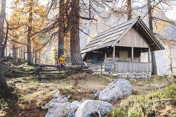 포토 JPG 해외이미지 계절 공원 유럽 호수 여행 백그라운드 자연 하늘 산 파노라마 국립공원 한명 사람없음 야외 초록색 물 파란색 컬러풀 뷰티 환경 계곡 놀람 봄 트래킹 하이킹 숲 언덕 폴란드 내추럴 슬로바키아 전국 절정 해외202309 해외포토 자연요소 1 공공시설 감정 나라 컬러 레저 촬영기법 표정 사람 생태계 파일형식