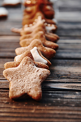 포토 JPG 해외이미지 별 크리스마스 근접촬영 사람없음 아웃포커스 쿠키 일렬 나무배경 해외202309 해외포토 자연요소 기념일 뷰포인트 백그라운드 디저트 촬영기법 파일형식