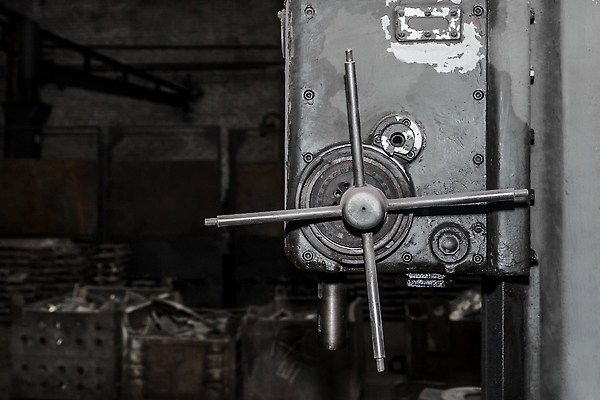 포토 JPG 해외이미지 식물 직업 손 산업 비즈니스 공장 노동자 기술 안전 사람없음 컴퓨터 금속 기계 장비 공구 업무 작업실 엔지니어 제조 자르기 철 무거움 정비공 공학 방앗간 방법 송곳 운영자 자동 제어 조작 철강 커터 해외202309 해외포토 교육 공업 모션 재질 신체부위 전자제품 도구 작업 기술자 무게 파일형식