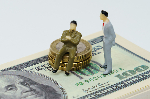 포토 JPG 해외이미지 직업 돈 회사 비즈니스 텍스트 성공 아이디어 사람없음 금융 경제 숫자 쌓기 동전 미니어처 저축 성장 흰색 비즈니스맨 절약 황금 주식 분석 투자 이익 대출 경영 골 마케팅 수입 연금 투자자 경제학 해외202309 해외포토 문자 교육 남자 컬러 컨셉 모션 모형 직장인 재산 파일형식