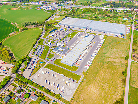 포토 JPG 해외이미지 산업 도로 비즈니스 교통시설 모션 안테나 사람없음 건물 화물 상품 주식 교차로 창고 상업 머리위 지역 트랙터 수납 짐차 무거움 트레일러 슈퍼마켓 항공촬영 수입 조감도 터미널 해외202309 해외포토 건축물 길 뷰포인트 교통 통신 자동차 금융 상점 운송업 무게 농기계 시설 특수차량 파일형식