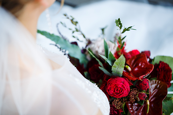 포토 JPG 해외이미지 여자 신부 부케 웨딩드레스 결혼식 한명 상반신 성인 뒷모습 성인여자한명만 해외202309 해외포토 1 드레스 뷰포인트 꽃다발 결혼 사람 여자한명만 성인여자만 파일형식