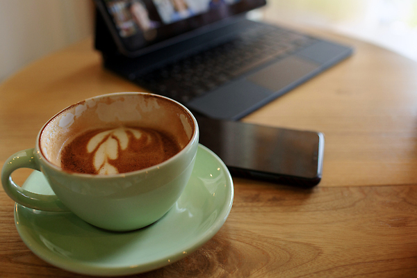 포토 JPG 해외이미지 백인 학생 라이프스타일 여자 교육 인터넷 비즈니스 회의 주택 직장 실내 사람없음 노트북 컴퓨터 사무실 뷰티 교사 방 업무 작업 비즈니스우먼 경영자 부름 온라인 프로젝트 프리랜서 해외202309 해외포토 서양인 직업 회사 모션 사람 내부 건물 생활 전자제품 직장인 리더 파일형식