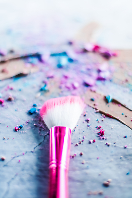 포토 JPG 해외이미지 백그라운드 사람없음 화려 가루 크림 질감 아이섀도 메이크업브러쉬 파운데이션 해외202309 해외포토 컨셉 화장품 붓 파일형식