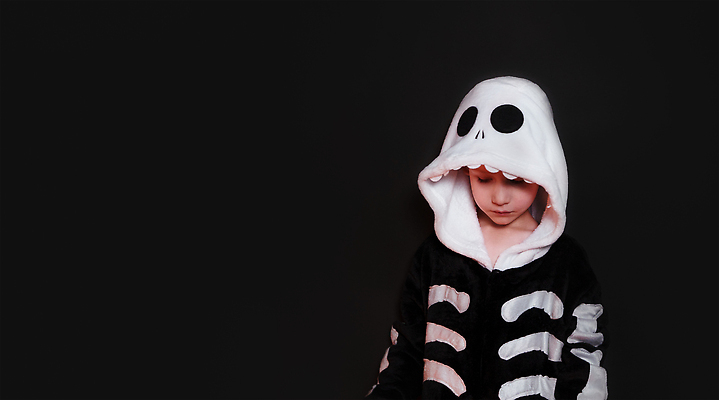 포토 JPG 해외이미지 백인 전통 라이프스타일 배너 행복 감정 포스터 얼굴 어린이 백그라운드 휴가 주택 골격 함께함 한명 웃음 사람 이벤트 소년 장식 파티 검은색 축제 할로윈 슬픔 가을 축하 아기 대접 울음 무서움 긍정 10월 카피스페이스 해외202309 해외포토 서양인 1 계절 남자 컬러 컨셉 표정 건물 생활 신체부위 공백 날짜 파일형식