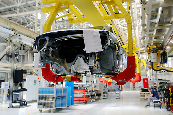 포토 JPG 해외이미지 식물 산업 선 부분 가정 교통시설 자동차 미래 노동자 실내 사람없음 내부 경제 금속 힘 기계 장비 수리 제조 로봇 질서 엔진 정비공 공학 국회 자동 제어 철강 컨베어밸트 해외202309 해외포토 직업 교육 육상교통 교통 컨셉 재질 예절 기술자 시설 파일형식