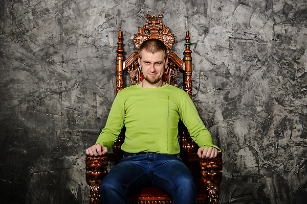 포토 JPG 해외이미지 백인 모델 직업 라이프스타일 손 응시 남자 얼굴 백그라운드 티셔츠 의자 비즈니스 성공 수염 한명 사람 앉기 성인 초록색 금융 빛 유행 카메라 검은색 기댐 재킷 회색 표현 비즈니스맨 자신감 고급 우아함 시원함 경영자 주인 변호사 경영 투자자 스타일 해외202309 해외포토 서양인 1 시선 감정 컬러 가구 컨셉 셔츠 모션 생활 신체부위 경제 전자제품 외투 직장인 리더 투자 파일형식