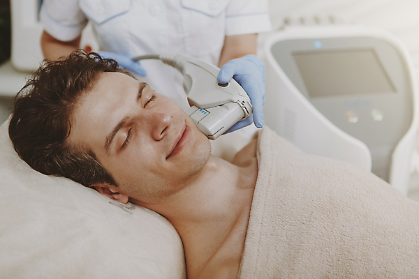 포토 JPG 해외이미지 직업 얼굴 휴식 건강 병원 한명 치료 상점 스파 화장품 환자 의사 기구 주름 미용사 소중 서비스 피부관리 닦기 테라피 여드름 순서 삭제 돌봄 해외202309 해외포토 1 컨셉 의학 모션 사람 신체부위 뷰티 의료진 파일형식