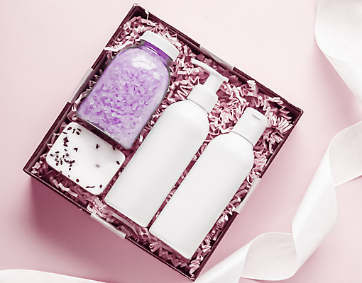 포토 JPG 해외이미지 리본 사람없음 상자 하이앵글 화장품 오브젝트 피부관리 담기 비누 공병 바디케어 화장품가방 입욕소금 해외202309 해외포토 뷰포인트 가방 모션 위생용품 뷰티 미용용품 소금 병_담는 파일형식