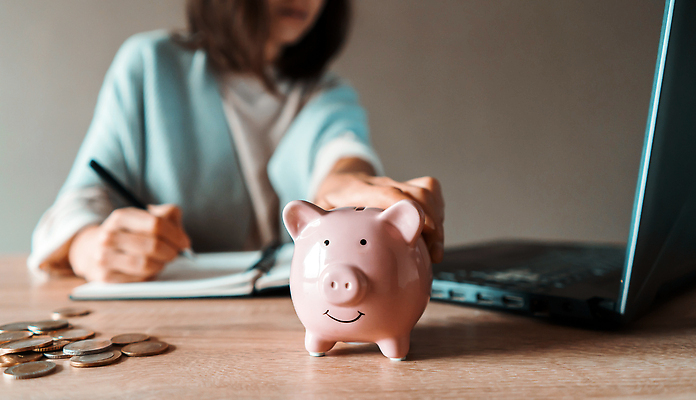 포토 JPG 해외이미지 손 컨셉 돈 비즈니스 통계 성공 아이디어 한명 성인 금융 경제 믿음 맑음 동전 저축 성장 비즈니스우먼 계산 재산 보안 투자 온라인 월급 대출 넣기 삽입 수입 해외202309 해외포토 1 여자 감정 모션 날씨 안전 사람 신체부위 직장인 파일형식