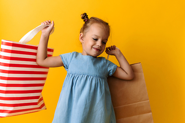 포토 JPG 해외이미지 모델 라이프스타일 배너 드레스 여자 딸 행복 종이 얼굴 어린이 분홍색 포즈 백그라운드 크리스마스 돈 겨울 가방 가족 한명 사람 쇼핑 뷰티 파티 유행 세일 귀여움 상점 봄 흰색 아기 잡기 생일 구매 고객 쇼퍼홀릭 해외202309 해외포토 1 잡화 옷 계절 기념일 감정 컬러 컨셉 관계 모션 이벤트 생활 신체부위 재산 파일형식