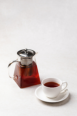 포토 JPG 해외이미지 식기 음료 유리 아침 건강 사람없음 옆모습 컵 세로 검은색 신선 뜨거움 투명 액체 맛 찻주전자 흰배경 상쾌 향 내추럴 끓이기 양조 해외202309 해외포토 주간 감정 뷰포인트 컬러 백그라운드 컨셉 모션 재질 주전자 흰색 파일형식