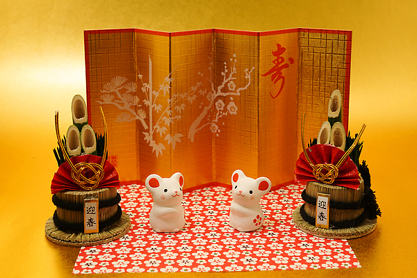 포토 JPG 해외이미지 전통 어린이 돈 새해 이벤트 사람없음 장식 소나무 황금 쥐 천 환영 올가미 1월 해외202309 해외포토 나무 사람 직물 날짜 재산 설치류 파일형식