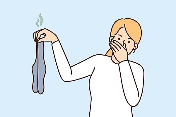 EPS 해외이미지 여자 행복 일러스트 양말 한명 들기 상반신 성인 수비 악취 성인여자한명만 해외202309 해외일러스트 1 감정 모션 사람 냄새 여자한명만 성인여자만 파일형식 벡터