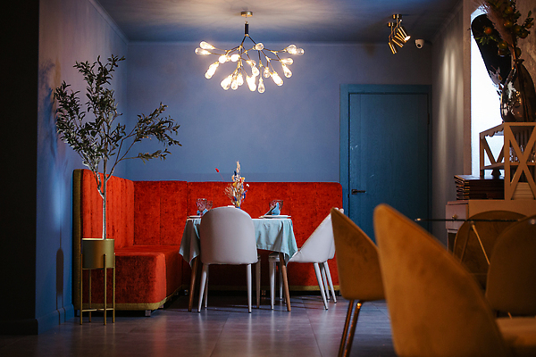 포토 JPG 해외이미지 전통 식기 접시 디자인 꽃 문화 가구 백그라운드 크리스마스 의자 건축양식 유리 탁자 주택 실내 이벤트 사람없음 내부 목재 장식 빛 파티 여행객 식당 식사 저녁식사 카페 방 수확 흰색 램프 축하 바 홀 생일 고급 우아함 배열 서비스 설정 점심식사 옛날 스타일 비어있는 해외202309 해외포토 나무 식물 기념일 건축 컬러 생활용품 컨셉 농업 재료 재질 조명 사람 건물 상점 공간 파일형식