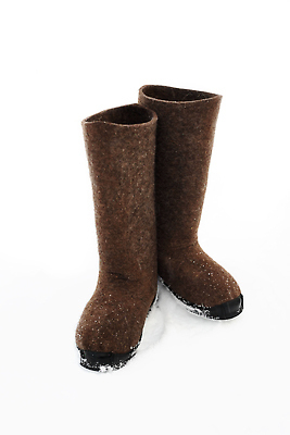 포토 JPG 해외이미지 전통 계절 문화 백그라운드 신발 겨울 자연 날씨 부츠 따뜻함 서기 사람없음 야외 갈색 마을 추위 시골 쌍 막대기 천 서리 내추럴 양모 러시아인 양발 옛날 펠트 핸드메이드 스타일 해외202309 해외포토 서양인 컬러 모션 직물 생태계 파일형식 천_직물