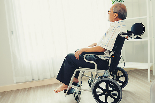 포토 JPG 해외이미지 전신 응시 할아버지 노년 남자 안경 화초 창문 선반 한명 앉기 동양인 성인 옆모습 건강관리 커튼 장애인 휠체어 나무바닥 노인남자한명만 해외202309 해외포토 식물 1 시선 잡화 뷰포인트 가구 모션 바닥 건강 관리 사람 인종 장애 남자한명만 노인남자만 파일형식