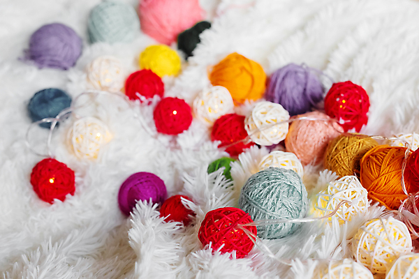 포토 JPG 해외이미지 옷 줄 컬러 백그라운드 겨울 오렌지 공 따뜻함 창조 취미 사람없음 빨간색 컬러풀 노란색 쌓기 화환 회색 흰색 직물 뜨개질 실 닫기 바느질 담요 공예 천 롤 실타래 섬유 솜털 양모 정물화 핸드메이드 많음 해외202309 해외포토 계절 꽃 컨셉 과일 모션 그림 파일형식