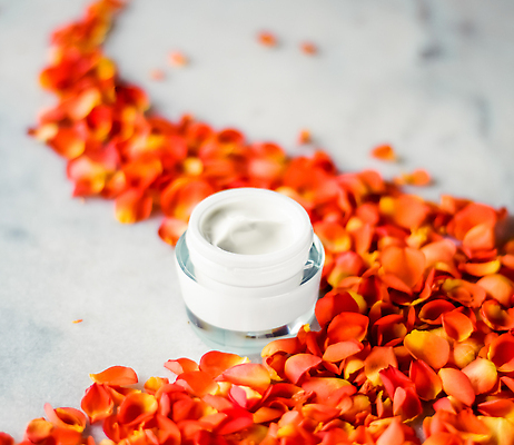 포토 JPG 해외이미지 꽃잎 사람없음 주황색 고급 피부관리 스킨케어 기초화장품 수분크림 해외202309 해외포토 꽃 컬러 컨셉 뷰티 화장품 파일형식