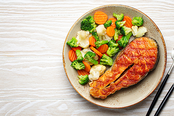 포토 JPG 해외이미지 접시 음식 포크 스테이크 사람없음 나이프 연어 연어스테이크 해외202309 해외포토 식기 서양음식 어류 칼 파일형식