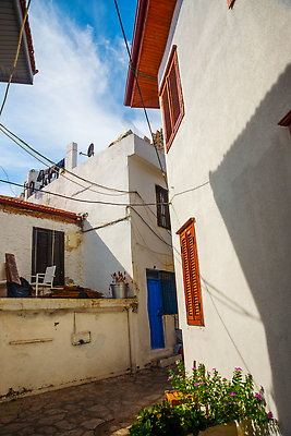포토 JPG 해외이미지 전통 외관 꽃 유럽 벽 여행 백그라운드 건축양식 창문 휴가 출입구 거리 주택 사람없음 야외 건물 목재 세로 초록색 여름 파란색 여행객 문 마을 정원 수확 골동품 바위 시골 도시 도심 지중해 묘사 질감 복고 안락의자 칠면조 랜드마크 옛날 스타일 해외202309 해외포토 나무 식물 건축물 계절 건축 나라 바다 컬러 농업 의자 재료 조류 사람 돌_바위 파일형식